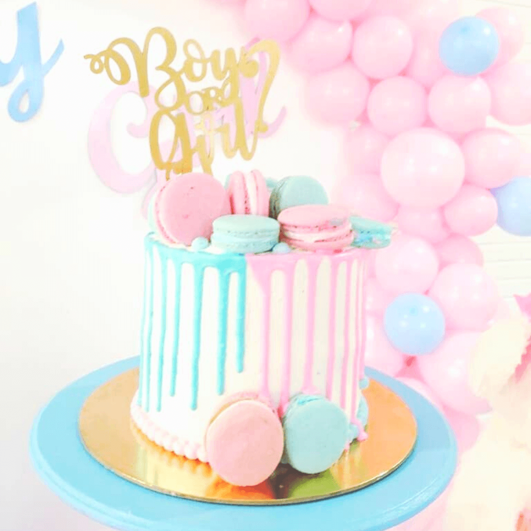 tarta con dripcake y macarons