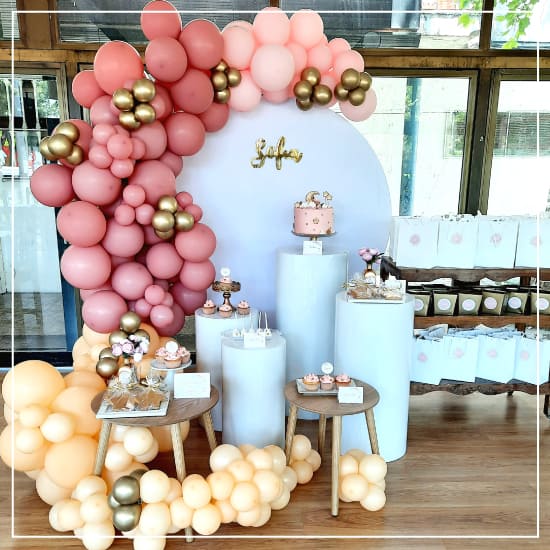decoración con globos bautizo