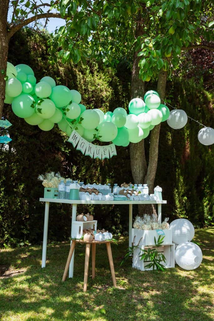 candy bar decorado con globos verde menta