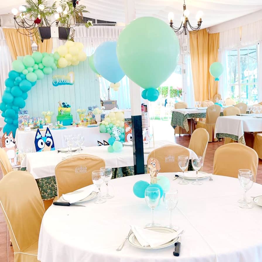 Centro de mesa con globos