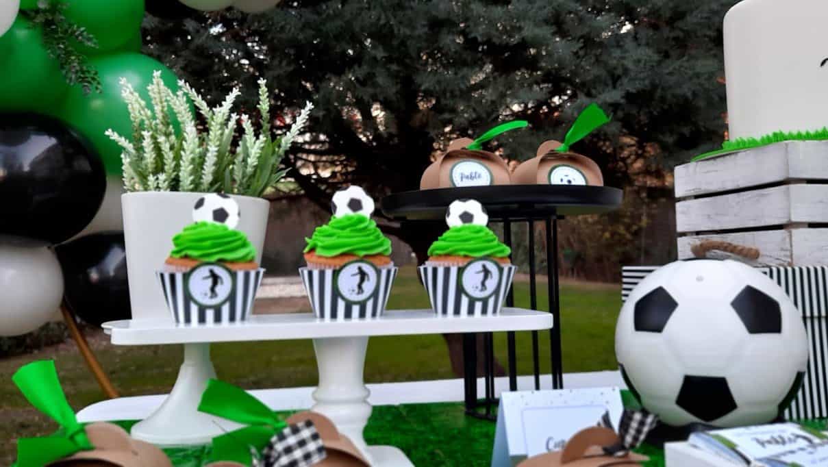 Fiestas con encanto: Decoración mesa de cumpleaños: Fútbol