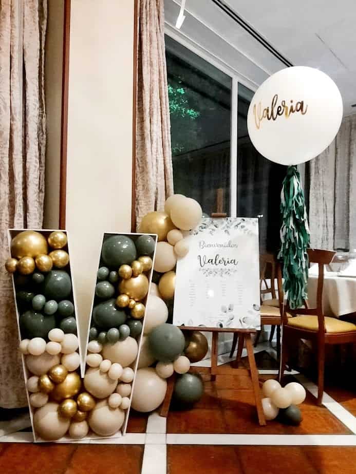 Maxi globo comunión personalizado niño con letra 3D rellena de globos verdes y dorados
