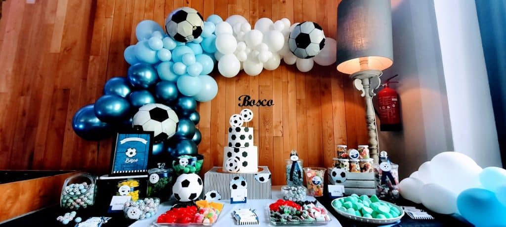mesa dulce comunión niño tonos azul decoración comunión fútbol