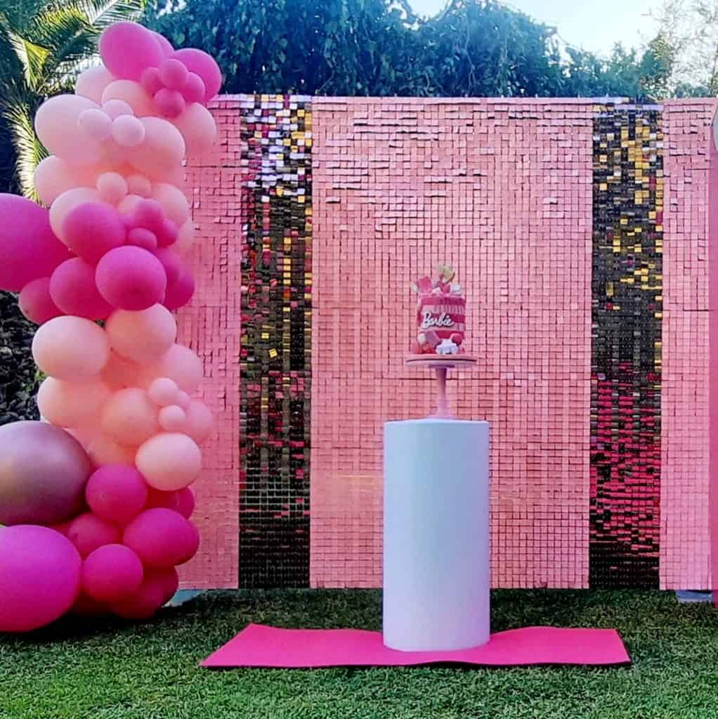 Fiesta temática BARBIE decoracion con globos y shimmer wall + caja