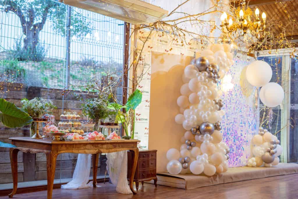 decoración con globos para bodas