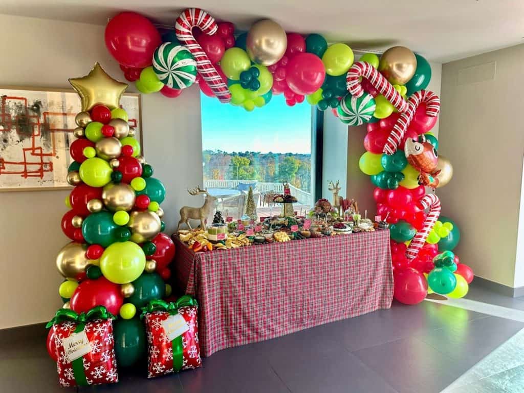 decoración navideña con globos