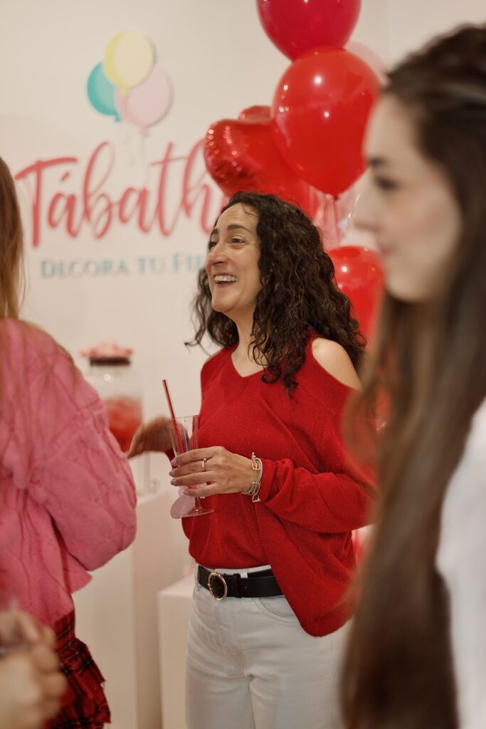 amigas networking mujeres emprededoras mujeres empoderadas celebrando galentine's day en tabatha decora tu fiesta