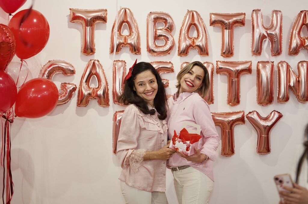 entrega de recuerdo cajita de chuches galentines party