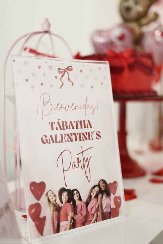 cartel de bienvenida a la galentine's party