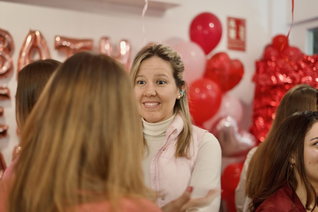 networking de mujeres emprendedoras original en el día de galentine
