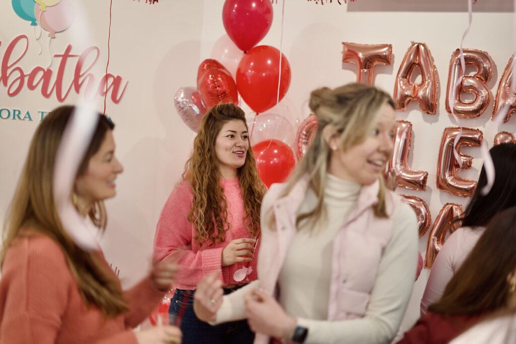 networking de mujeres emprendedoras original en el día de galentine