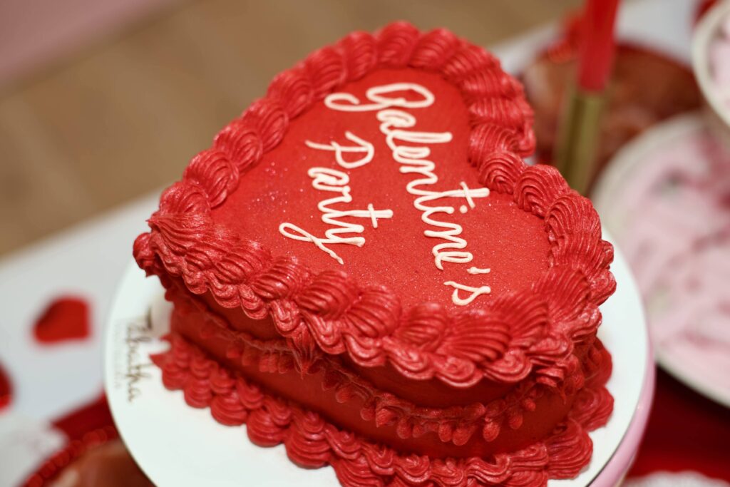 tarta corazón rojo galentine's day por tabatha pasteleria