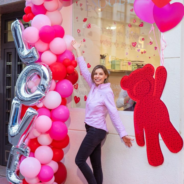 eva de tabatha decora tu fiesta frente a la decoración de san valentín de tabatha pastelería en madrid