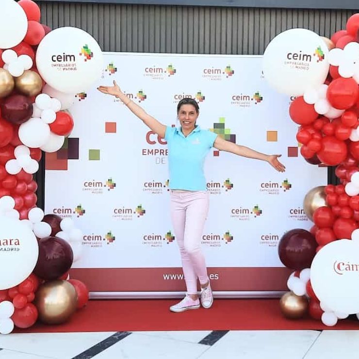 photocall evento corporativo con globos personalizados con globos y eva de tábatha decora tu fiesta